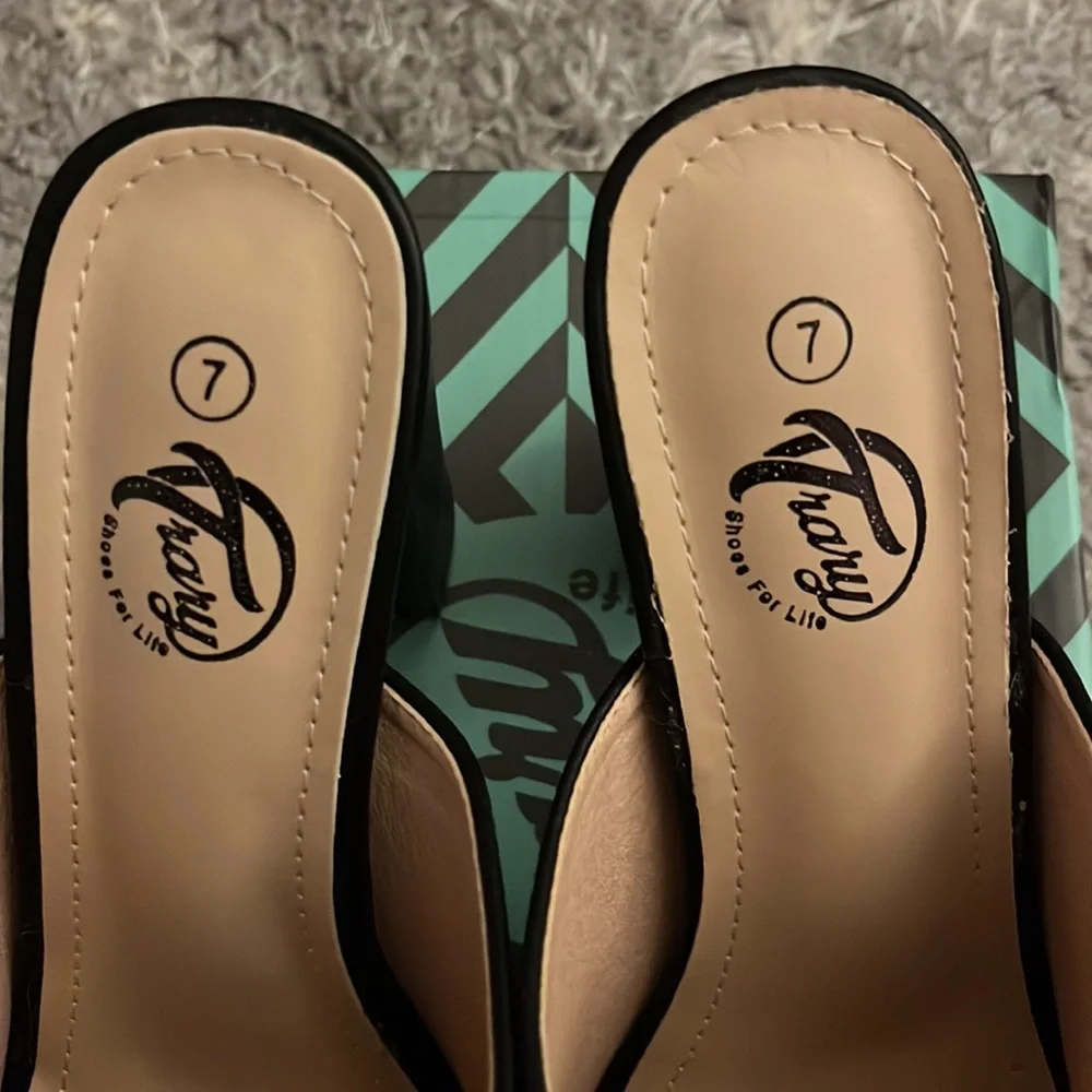 Mules - Picture 2 of 5